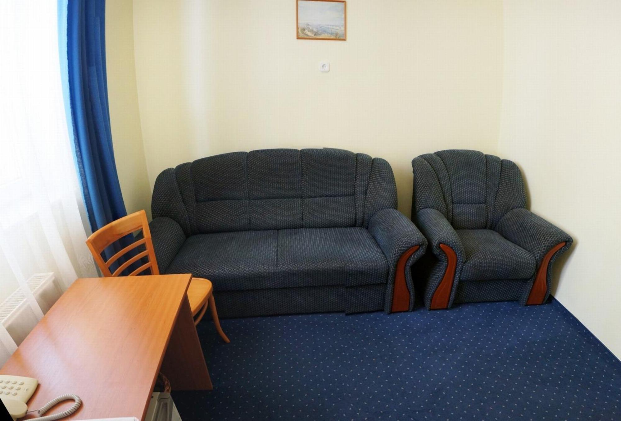 Corvin Hotel Győr Rum bild
